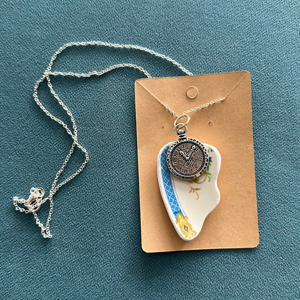 Moments in Time by Tammy vintage dish pendant on 20 inch chain NWT